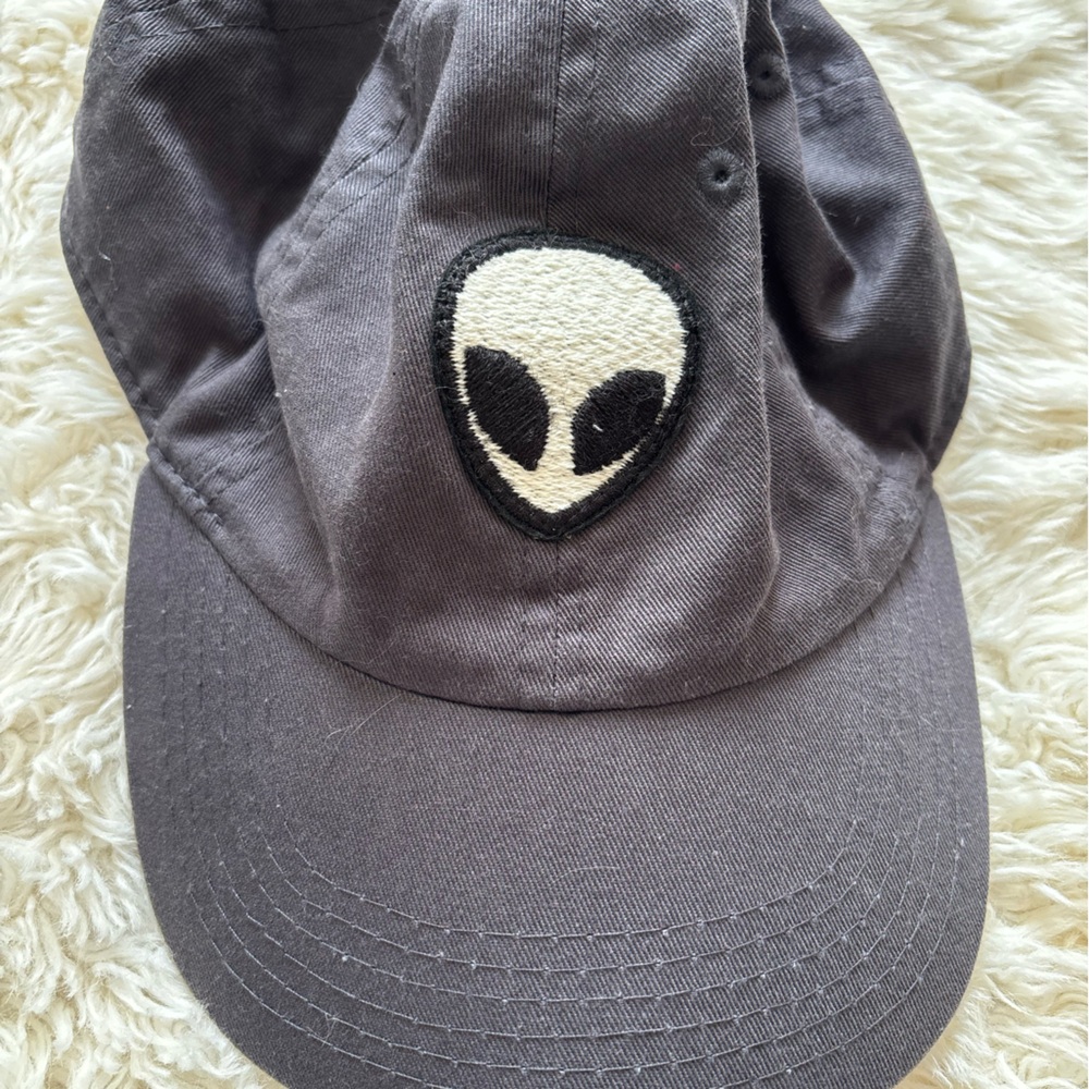 Gray Cap with Alien Patch - Picture 2 of 7